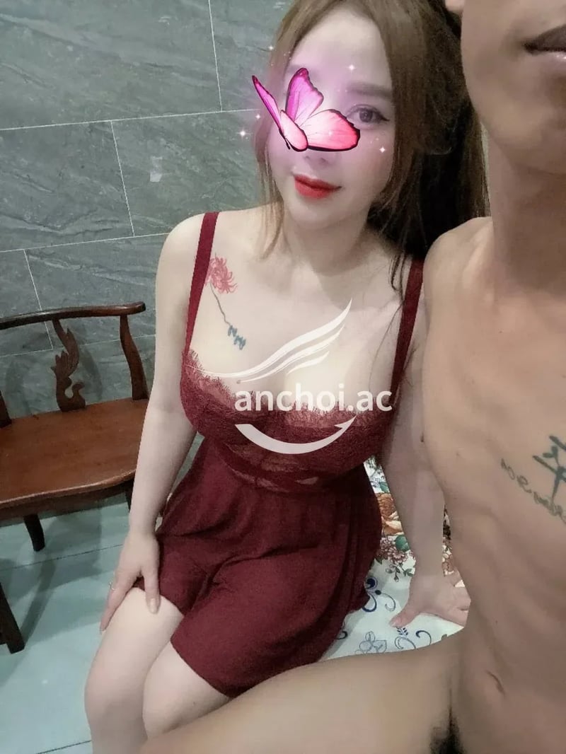 e dễ thương bú ku phê ,cứ ôm ấp miết — ảnh 2