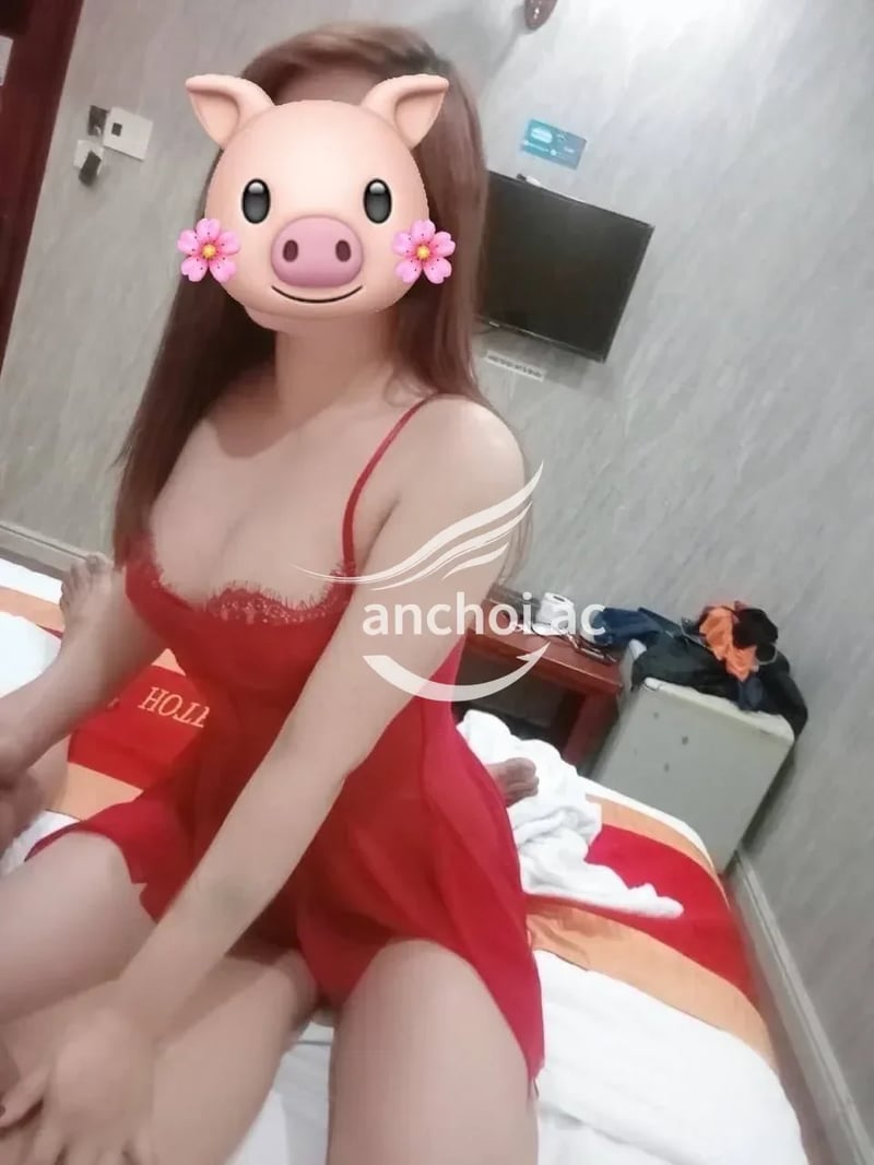 Bé trắng trẻo xinh gái, nói chuyện ngoan hiền dễ thương — ảnh 2
