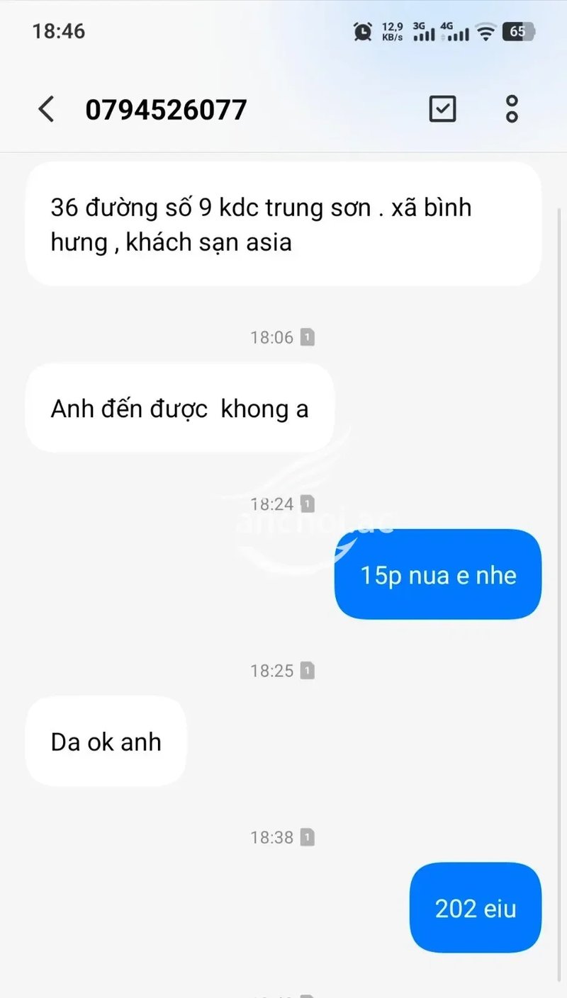 Em hàng có nét xinh xắn, da trắng, tướng tá mình dây, vú to đã độ. 
- Thái độ ph
