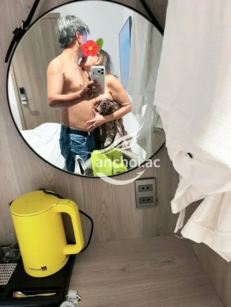 Chị ngực to vừa bóp chơi sướng tay — ảnh 2