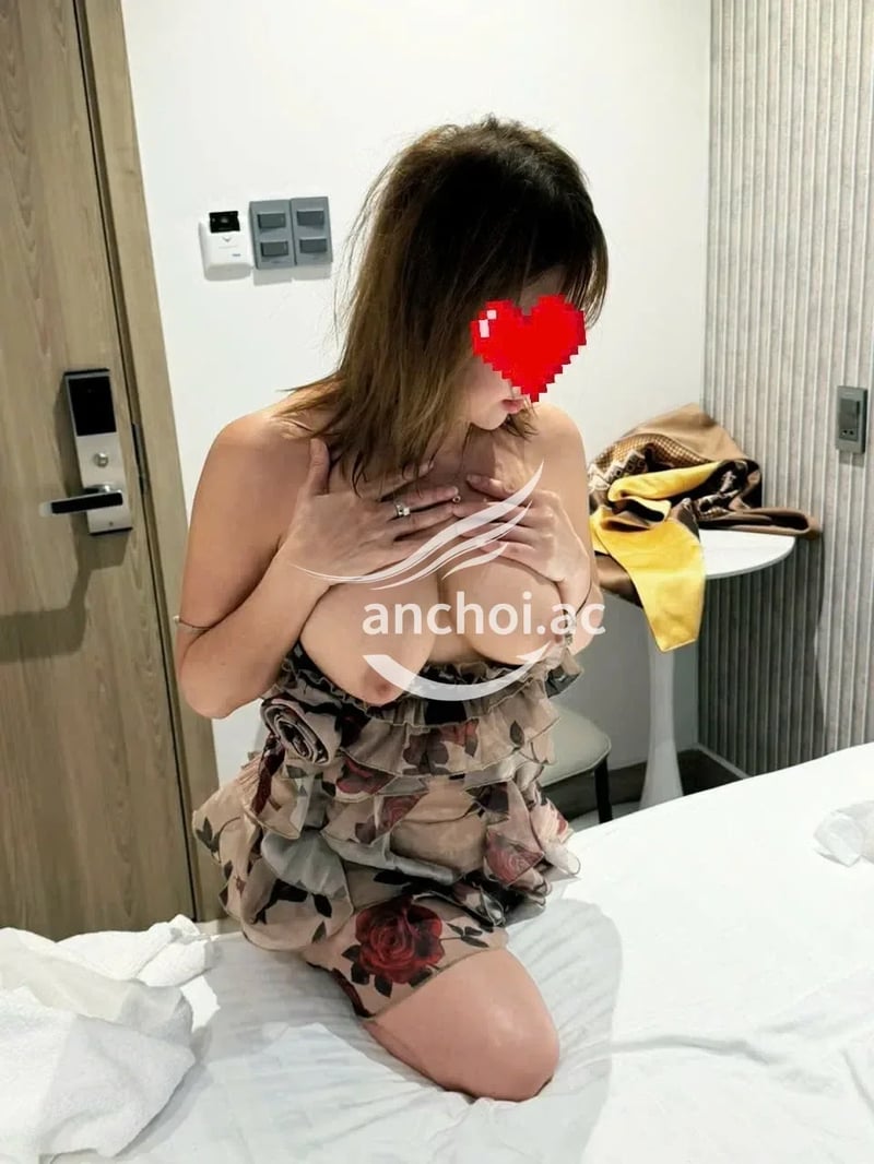 Chị ngực to vừa bóp chơi sướng tay — ảnh 3