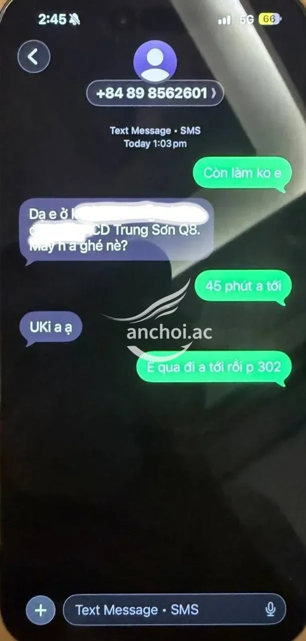 Mở cửa ra là đúng một hot girl xinh xắn. Xinh đẹp gợi tình đẹp từ vóc dáng đến t