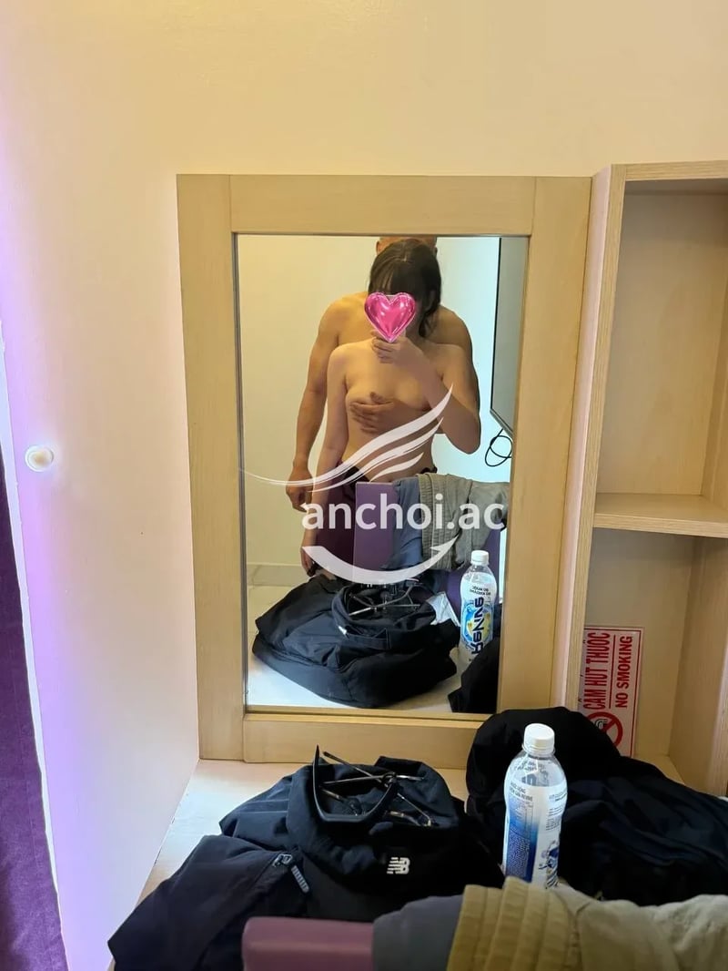 Mở cửa ra là đúng một hot girl xinh xắn. Xinh đẹp gợi tình đẹp từ vóc dáng đến t — ảnh 3