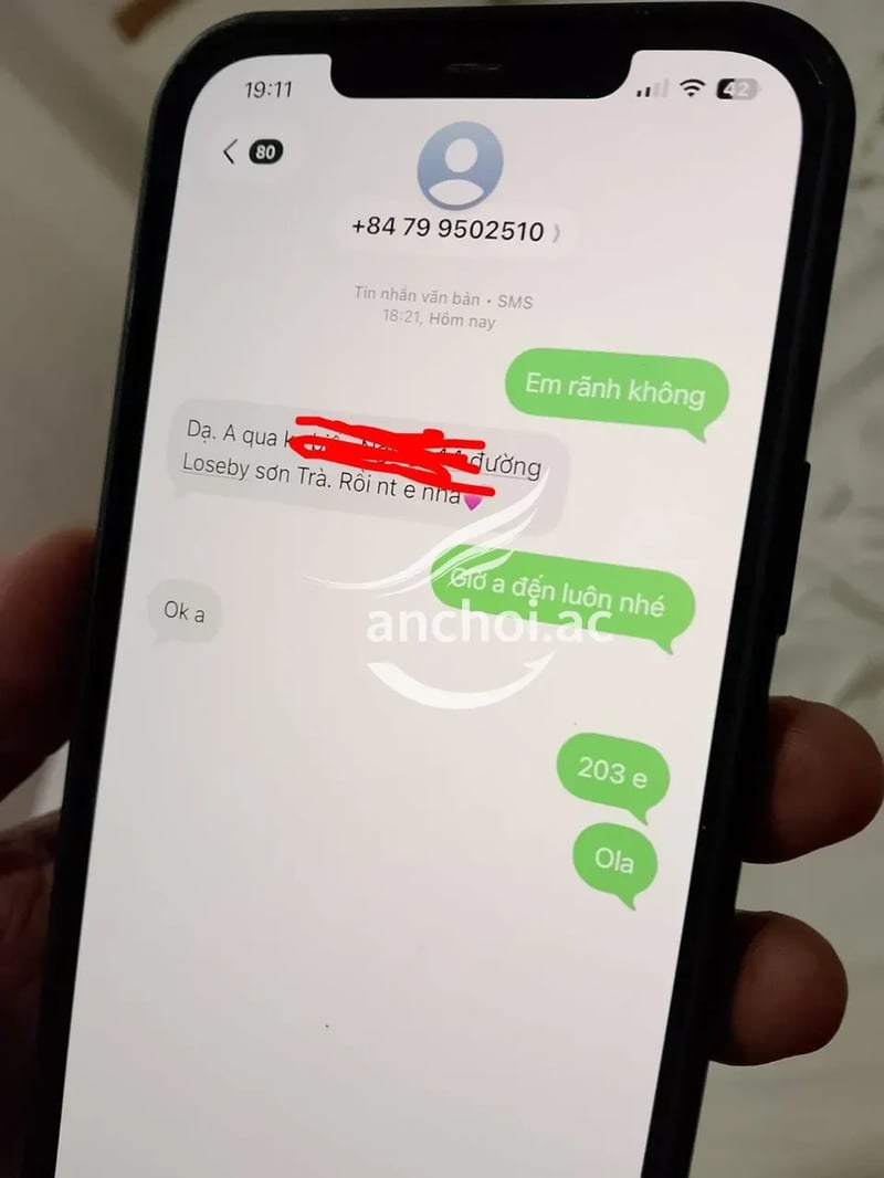 Thần dâm .vú to  e cho bóp bú thoải mái. Kẹp xúc xích đã tờ rim. Có kìm để chịch