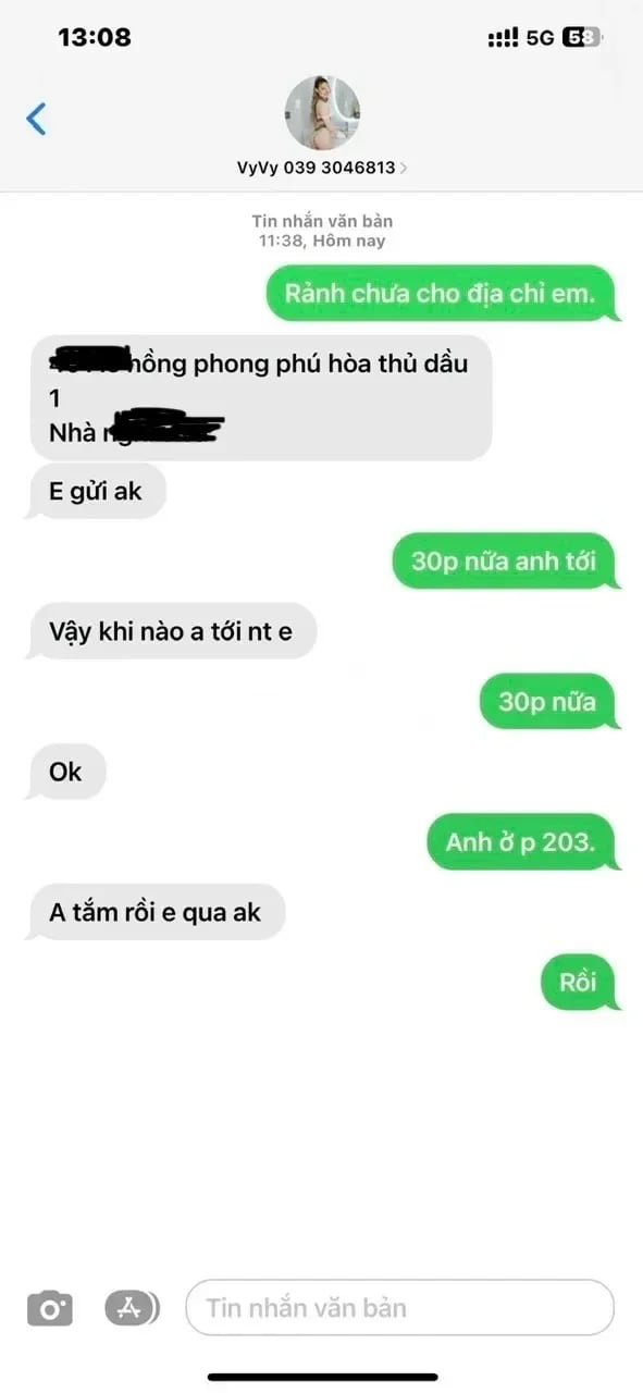 Em dễ thương phục vụ tốt vui vẻ nhiệt tình hàng họ hấp dẫn em còn non trẻ chơi đ — ảnh 3