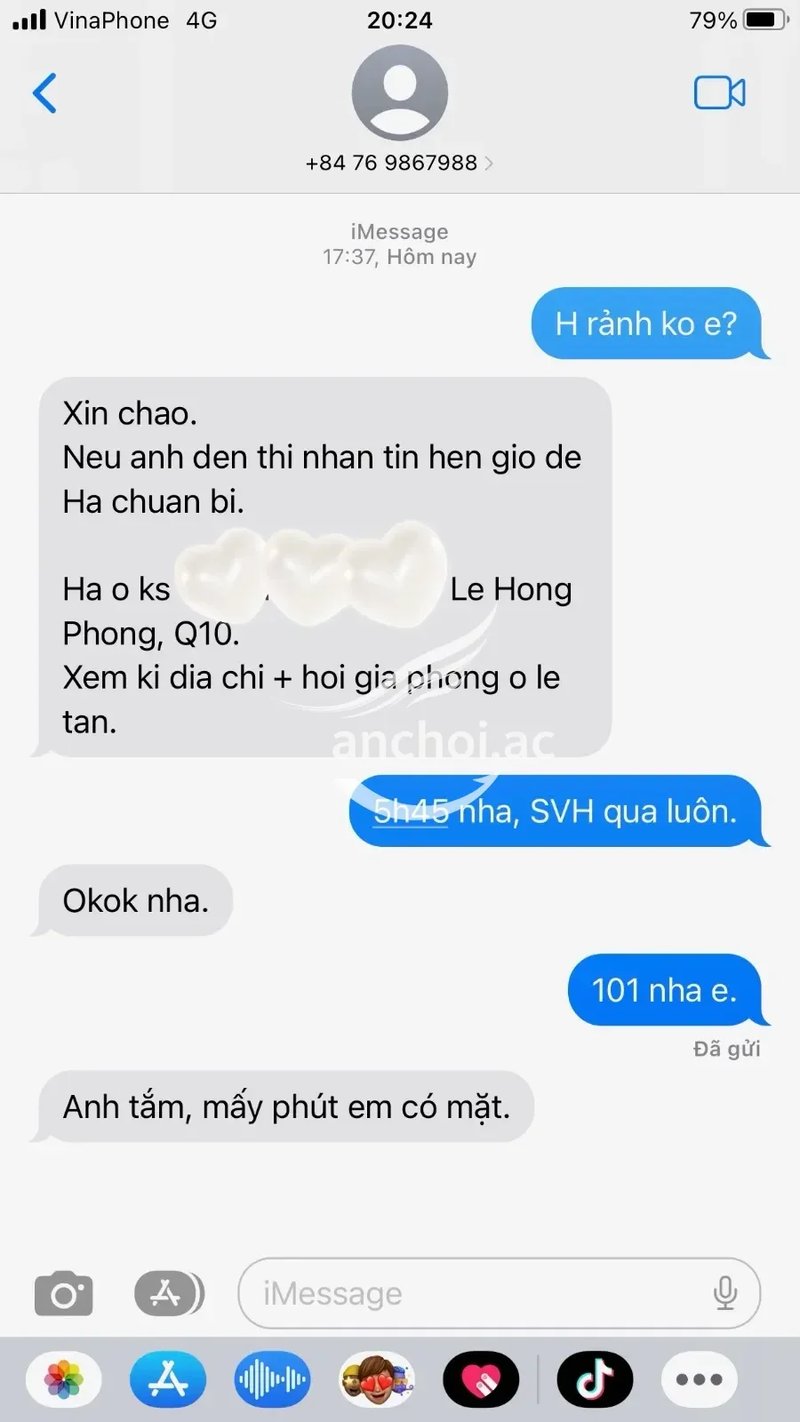 Nhìn em bú cu say sưa kích thích thật chứ.