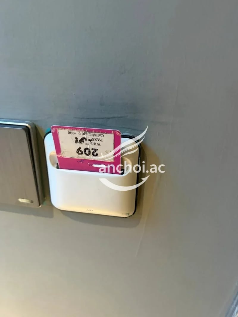 Em ngon quá ngon, dáng tập gym có khác, đẹp từ cái bờ vai đến cái eo cái mông :3