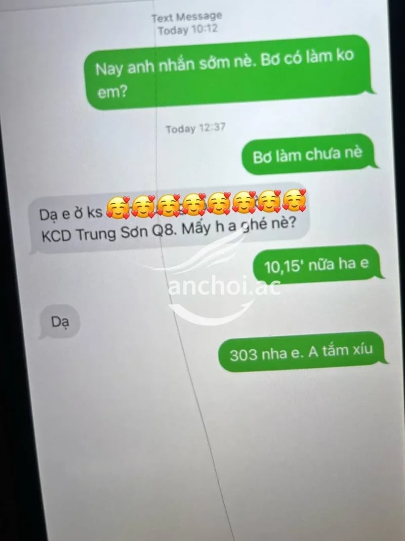 E này hiền lành. Xinh gái. Nhưng tiếc là nay mình mệt chơi e tý đã ỉu xìu k ra d