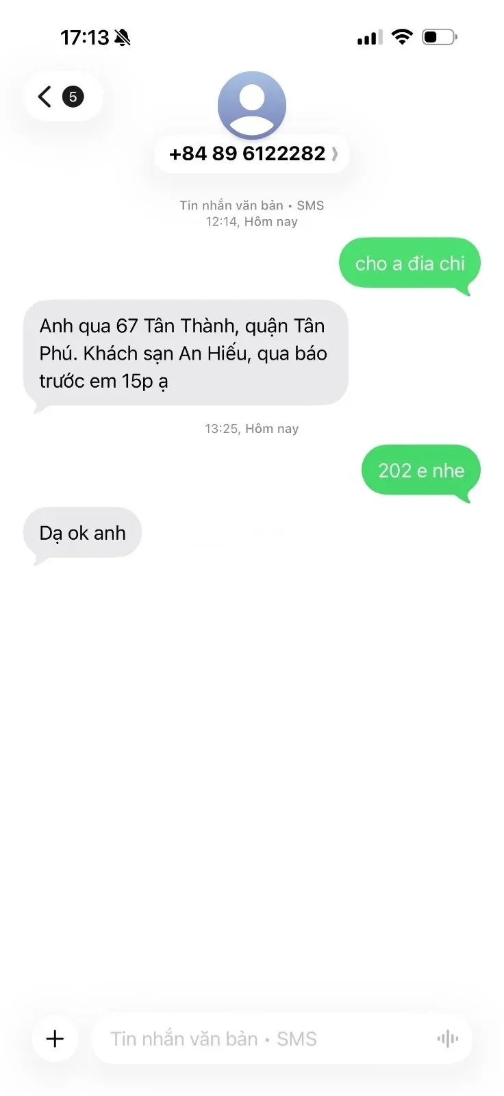Mặt em xinh phết , đôi mặt gợi tình đôi môi mọng nước, rất là say mê