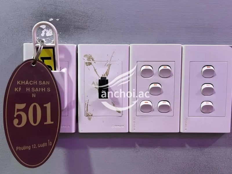 vừa gặp thử tay nghề massage của em, tay miết rất mượt, vú lướt sướng gai người, — ảnh 4