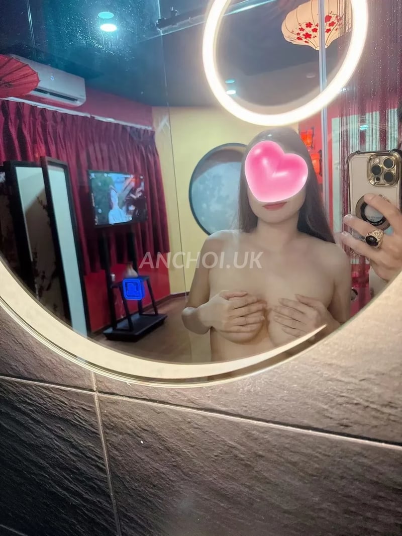 Nhìn em là thấy dễ mến rồi. Dịu dàng mà cuồng nhiệt làm mình sướng rung cả người — ảnh 2