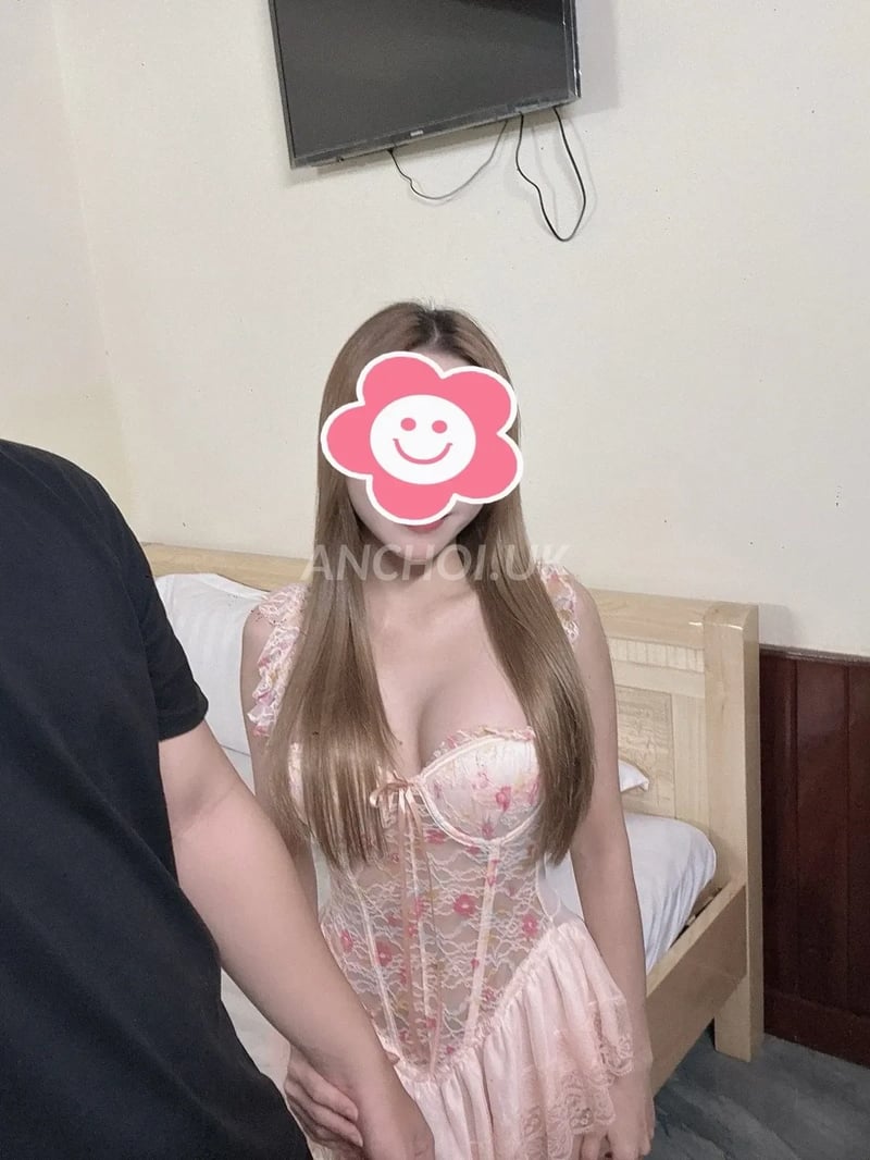 vừa mới chốt e này xong,, eo thon thả, body chuẩn đét. nhiệt tình từ đầu tới cuố