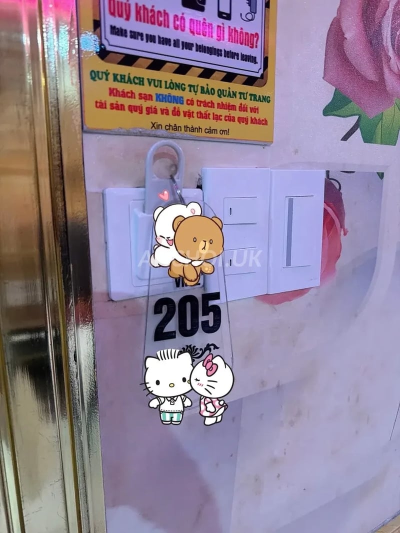 Chị có cặp vú đẹp dáng chuẩn, đặc biệt có màn bú ku tê tái lắm. Sướng như được n — ảnh 3