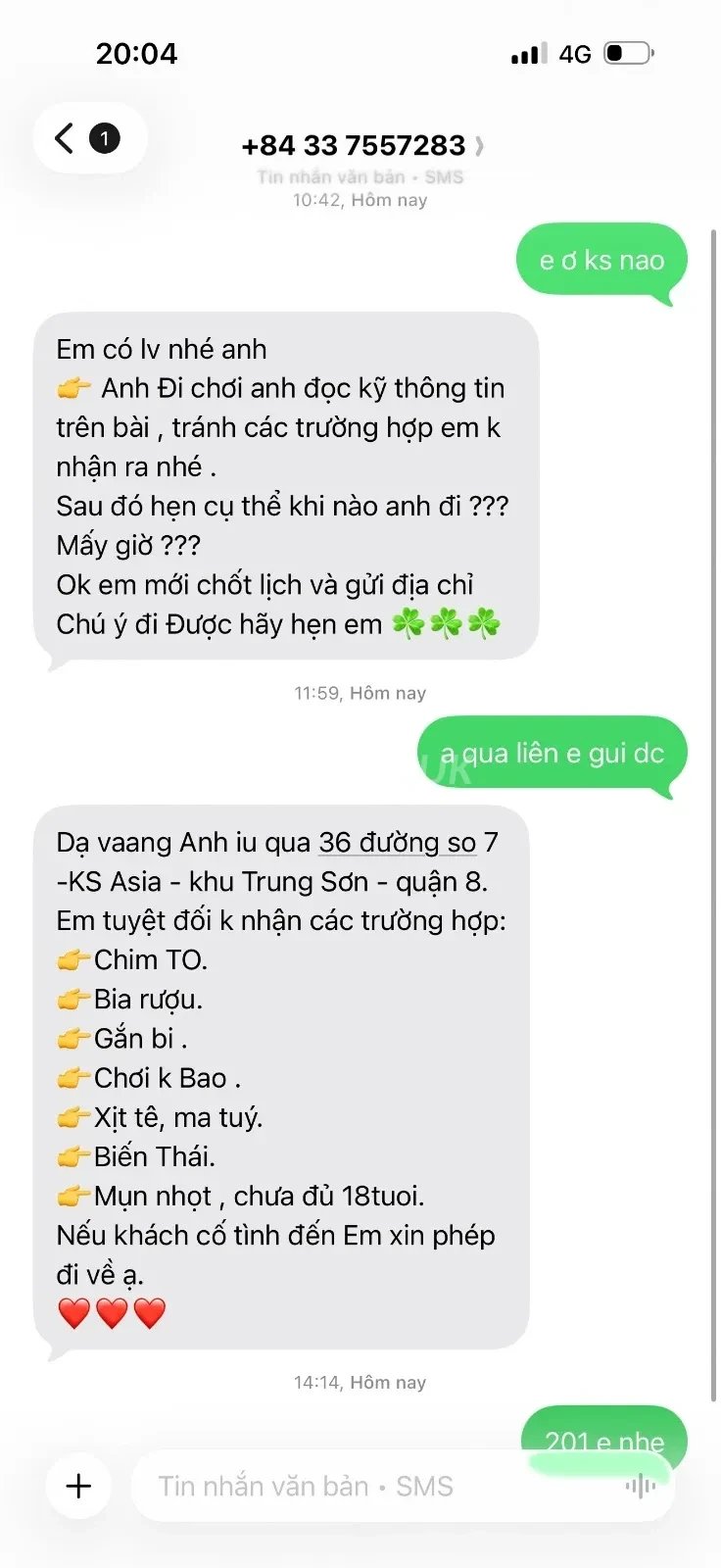 E rất xinh khuôn mặt xinh đẹp và nụ cười tỏa nắng, hôi môi rất nhiệt tình