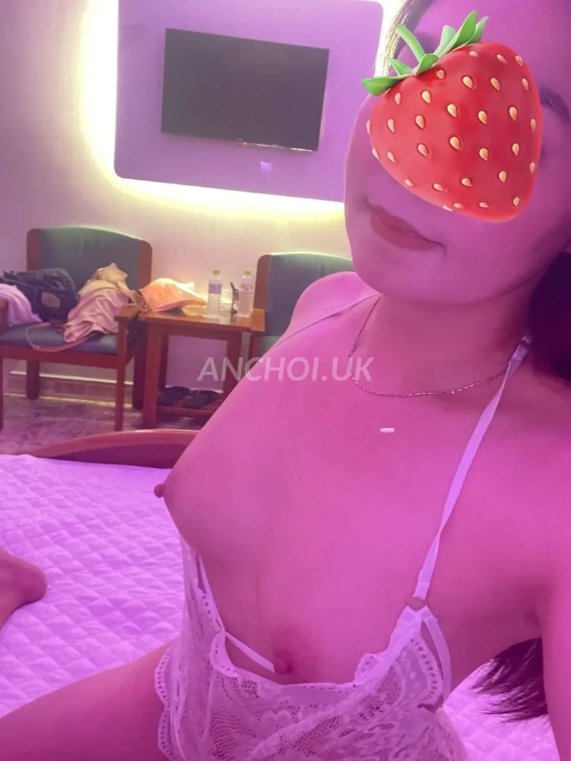 Lần đầu gặp em . đặc biệt vú bím em đẹp hồng hào nhìn đã thích rồi — ảnh 2