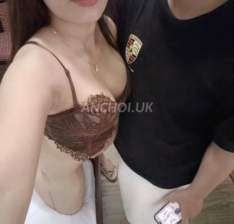 Em này nhìn rất xinh và sang chảnh, da trắng môi mọng. Mông vú to nhìn đã muốn p — ảnh 2
