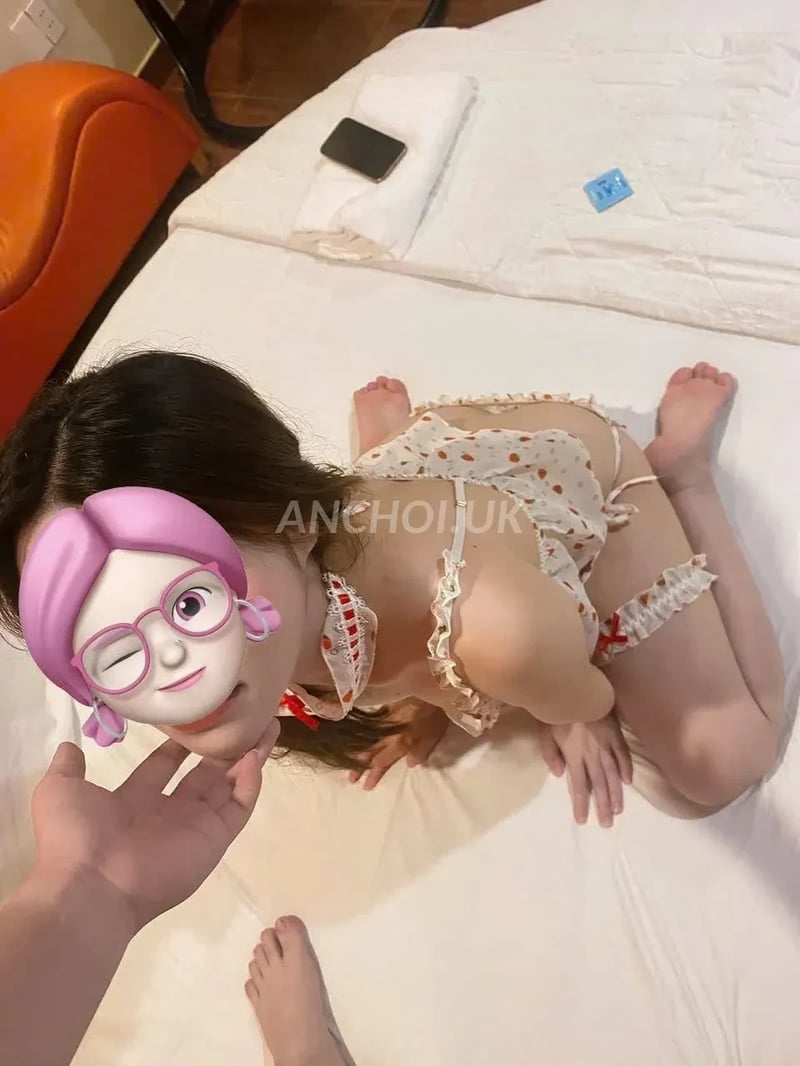 E ý rất xinh và rất dâm nữa, làm tình siêu phê
