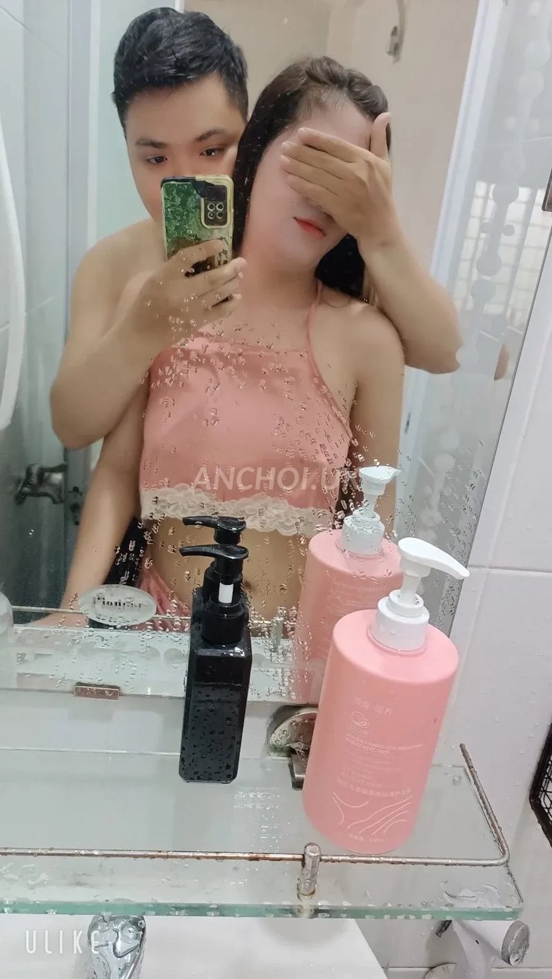 Em xinh lung linh đẹp toàn diện từ gương mặt, ngoại hình cho đến cách phục vụ, k